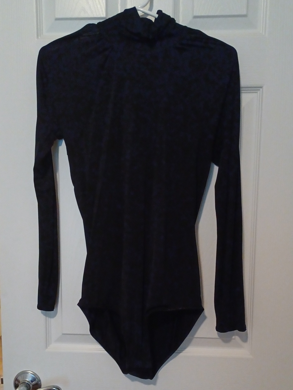 << Women's Long-Sleeve Mock Neck Bodysuit - Black With Pickaboo Sleeves Size M - Picture 2 of 13